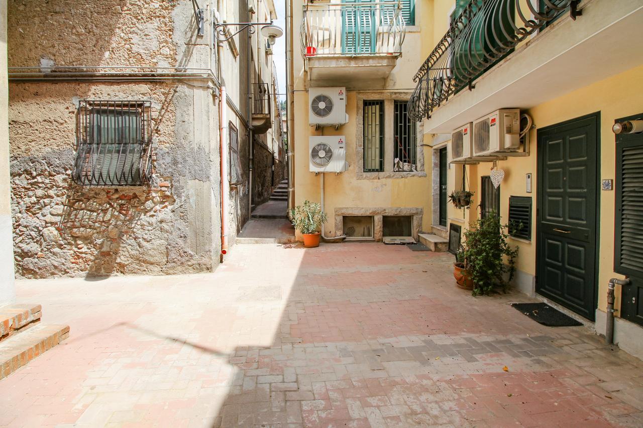 Taormina Sunny Experience Apartment Luaran gambar